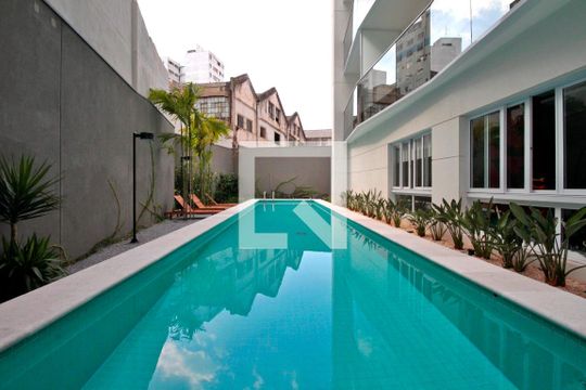 Piscina de kitnet/studio à venda com 0 quarto, 23m² em Centro, São Paulo