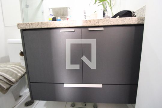 Banheiro de kitnet/studio para alugar com 1 quarto, 50m² em Botafogo, Campinas