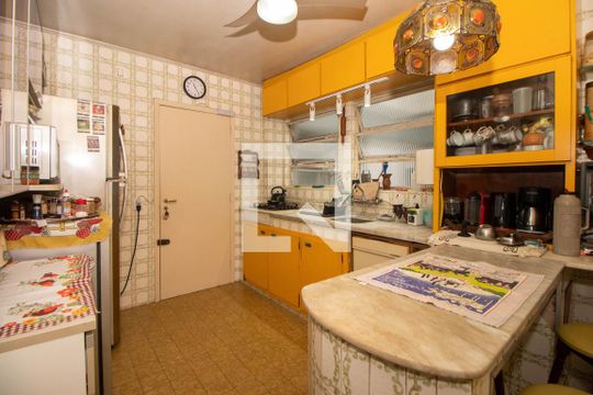 Cozinha de apartamento à venda com 3 quartos, 220m² em Rio Branco, Porto Alegre