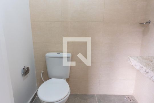 Banheiro Social de kitnet/studio para alugar com 1 quarto, 28m² em Setor Residencial Oeste (são Sebastião), Brasília
