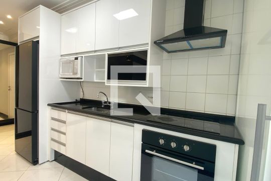 Cozinha de apartamento para alugar com 1 quarto, 69m² em Alphaville Industrial, Barueri