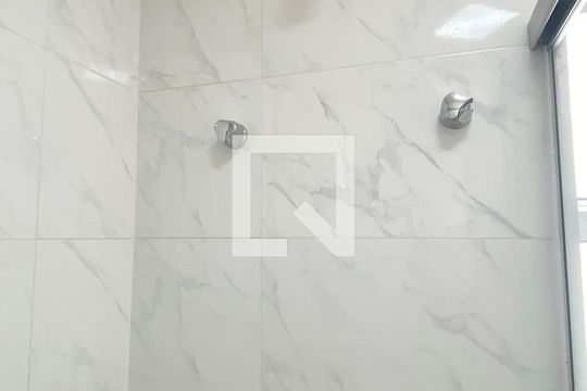 Banheiro Social de apartamento para alugar com 1 quarto, 69m² em Alphaville Industrial, Barueri