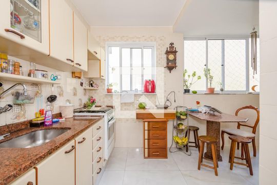 Cozinha de apartamento à venda com 3 quartos, 90m² em Coração Eucarístico, Belo Horizonte