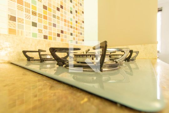 Detalhe cozinha de apartamento para alugar com 2 quartos, 69m² em Jardim Sabiá, Cotia