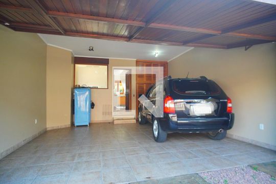 Garagem de casa para alugar com 4 quartos, 220m² em Jardim São Pedro, Porto Alegre