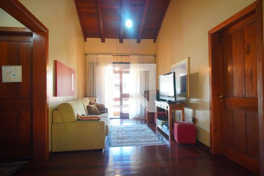 Sala segundo andar de casa para alugar com 4 quartos, 220m² em Jardim São Pedro, Porto Alegre