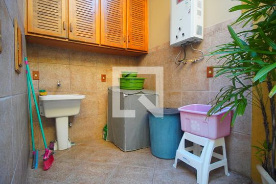 Área comum de casa para alugar com 4 quartos, 220m² em Jardim São Pedro, Porto Alegre