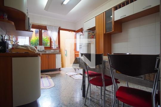 Cozinha de casa para alugar com 4 quartos, 220m² em Jardim São Pedro, Porto Alegre