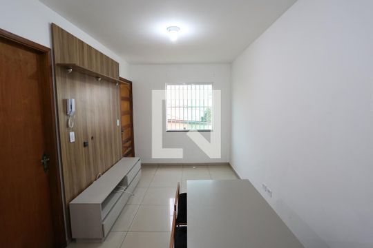 Salão de apartamento para alugar com 2 quartos, 42m² em Vila Granada, São Paulo