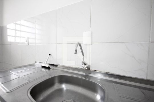 Cozinha de apartamento para alugar com 1 quarto, 90m² em Cambuci, São Paulo