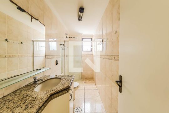 Banheiro de apartamento para alugar com 1 quarto, 50m² em Balneario Cidade Atlantica, Guarujá