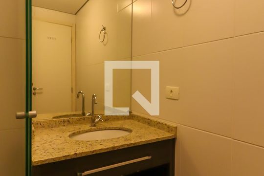 Banheiro de kitnet/studio para alugar com 1 quarto, 31m² em Jardim Ampliação, São Paulo