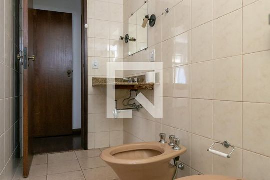 Banheiro de apartamento para alugar com 3 quartos, 95m² em Funcionários, Belo Horizonte