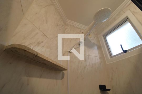 Chuveiro de apartamento para alugar com 2 quartos, 48m² em Vila Constanca, São Paulo