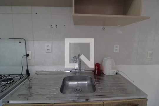 Pia da cozinha de apartamento para alugar com 2 quartos, 48m² em Vila Constanca, São Paulo