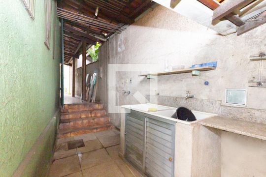 Área de Serviço de casa para alugar com 5 quartos, 220m² em Eldorado, Contagem