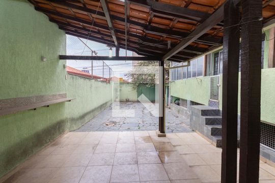 Garagem de casa para alugar com 5 quartos, 220m² em Eldorado, Contagem
