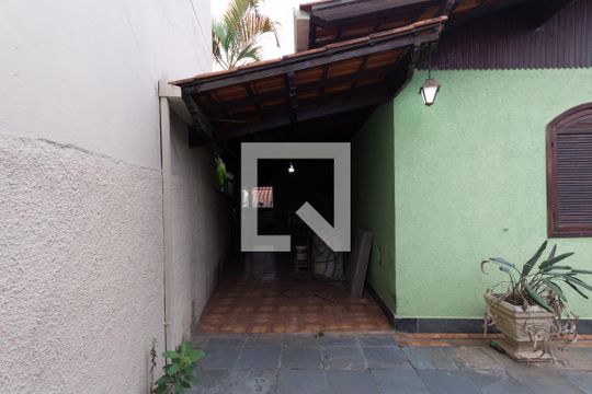 Garagem 2 de casa para alugar com 5 quartos, 220m² em Eldorado, Contagem