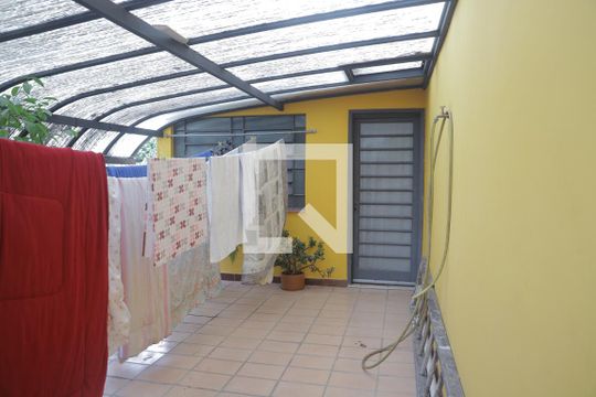Área externa de casa à venda com 5 quartos, 220m² em Planalto Paulista, São Paulo
