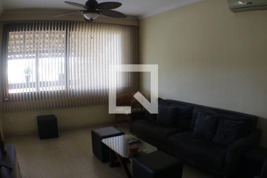 Sala de Estar de casa de condomínio à venda com 5 quartos, 420m² em Pechincha, Rio de Janeiro