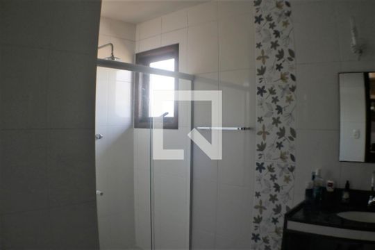 Banheiro do Quarto 3 de casa de condomínio à venda com 5 quartos, 420m² em Pechincha, Rio de Janeiro