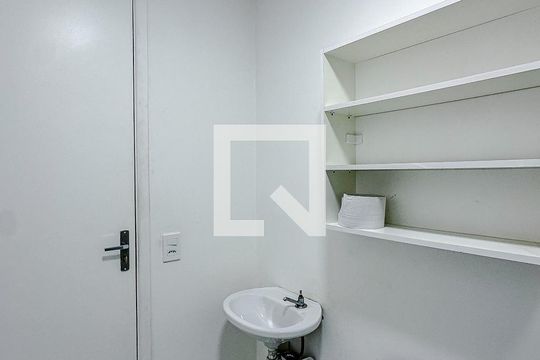 Banheiro de apartamento para alugar com 1 quarto, 28m² em Brás, São Paulo