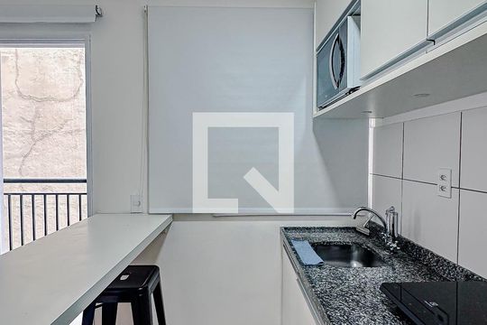 Cozinha de apartamento para alugar com 1 quarto, 28m² em Brás, São Paulo