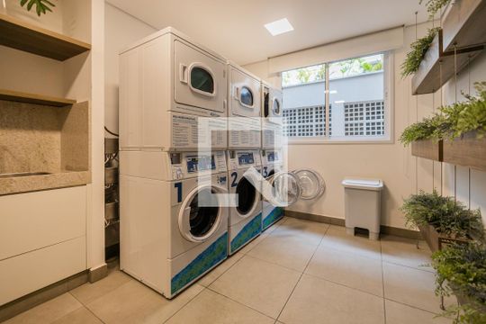 Lavanderia de kitnet/studio para alugar com 1 quarto, 37m² em Pinheiros, São Paulo