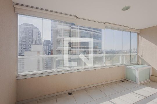 Varanda de kitnet/studio para alugar com 1 quarto, 37m² em Pinheiros, São Paulo