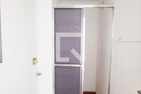 Banheiro de apartamento para alugar com 1 quarto, 35m² em Centro Histórico, Porto Alegre