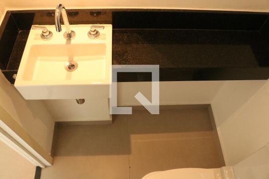 Banheiro de kitnet/studio à venda com 1 quarto, 28m² em Perdizes, São Paulo