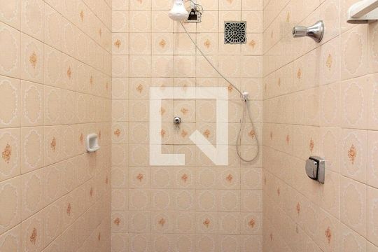 Banheiro de kitnet/studio para alugar com 1 quarto, 38m² em Campos Elíseos, São Paulo