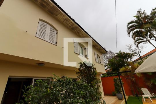 Fachada de casa para alugar com 7 quartos, 400m² em Jardim Londrina, São Paulo