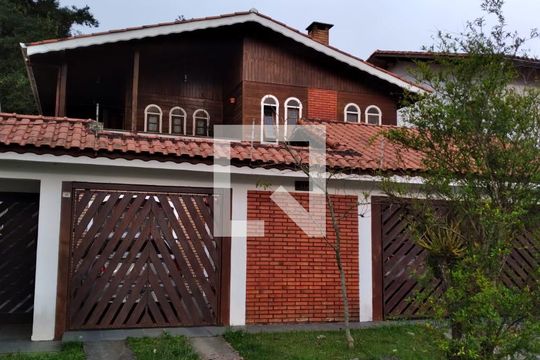 Fachada de casa à venda com 5 quartos, 300m² em Interlagos, São Paulo