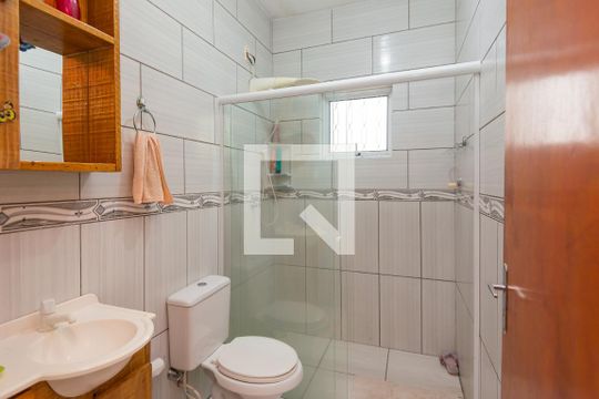 Banheiro de casa à venda com 2 quartos, 200m² em Vila Nova, Porto Alegre