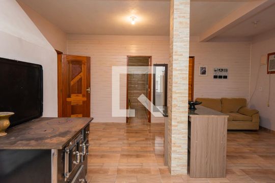 Sala e Cozinha de casa à venda com 2 quartos, 200m² em Vila Nova, Porto Alegre