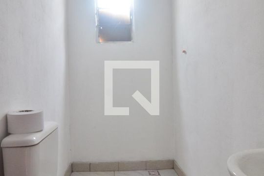 Banheiro de kitnet/studio para alugar com 1 quarto, 24m² em Harmonia, Canoas