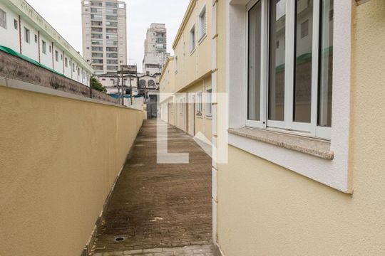 Corredor de casa de condomínio à venda com 2 quartos, 105m² em Vila Pereira Barreto, São Paulo