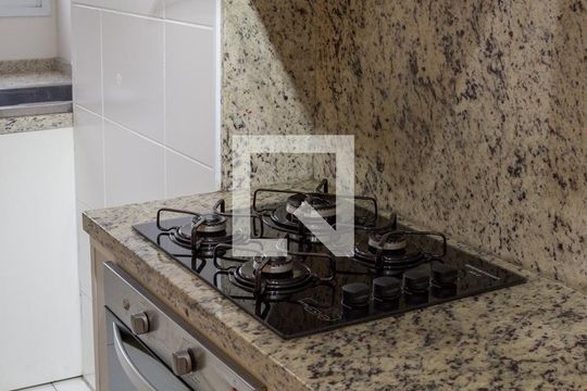 Cozinha de apartamento para alugar com 1 quarto, 65m² em Barra Funda, São Paulo