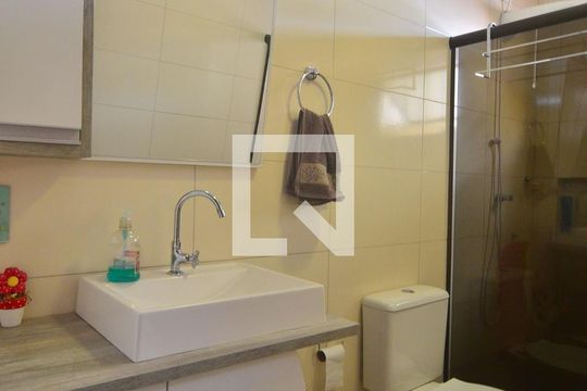 Banheiro 1 de casa à venda com 2 quartos, 150m² em Estância Velha, Canoas