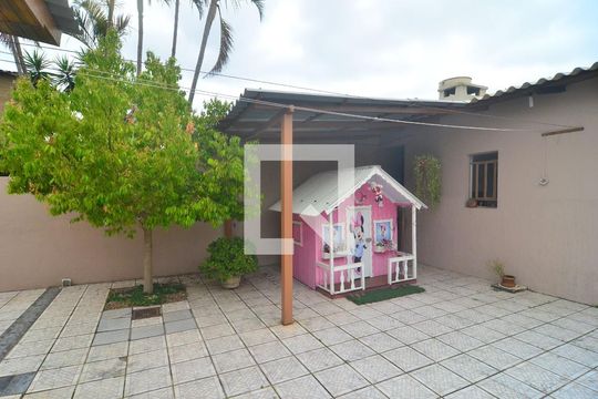 Pátio de casa à venda com 2 quartos, 150m² em Estância Velha, Canoas