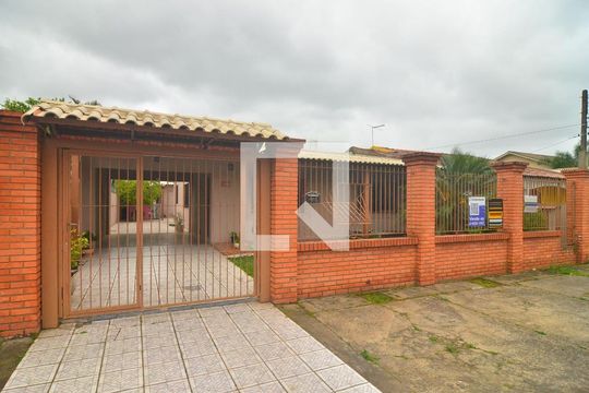 Fachada de casa à venda com 2 quartos, 150m² em Estância Velha, Canoas