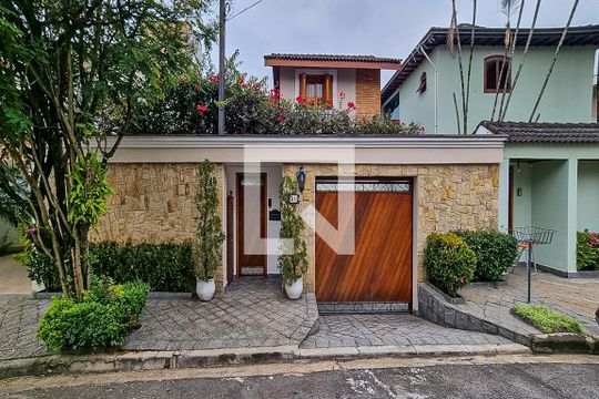 Fachada de casa à venda com 3 quartos, 470m² em Barro Branco (zona Norte), São Paulo
