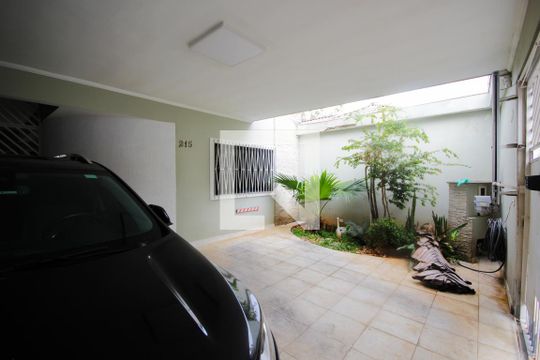 Garagem de casa à venda com 4 quartos, 310m² em Vila Liviero, São Paulo