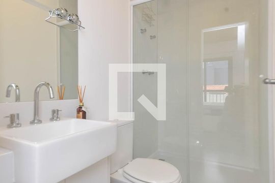 Banheiro de kitnet/studio à venda com 1 quarto, 33m² em República, São Paulo