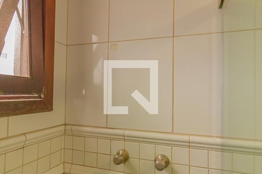 Banheiro do Quarto 2 de apartamento à venda com 4 quartos, 200m² em Centro, São Leopoldo