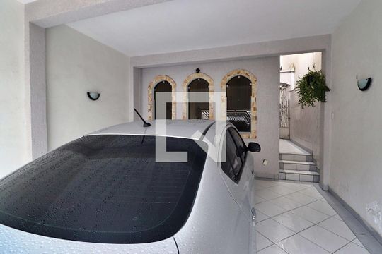 Garagem de casa à venda com 3 quartos, 283m² em Campestre, Santo André