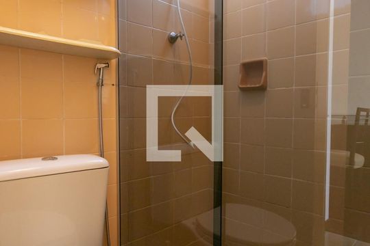 Banheiro de apartamento para alugar com 1 quarto, 70m² em Colégio Batista, Belo Horizonte