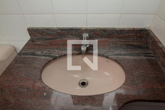 Banheiro 2 de casa de condomínio para alugar com 2 quartos, 58m² em Jardim Santa Genoveva, Guarujá