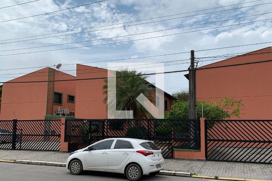 Fachada de casa de condomínio para alugar com 2 quartos, 58m² em Jardim Santa Genoveva, Guarujá